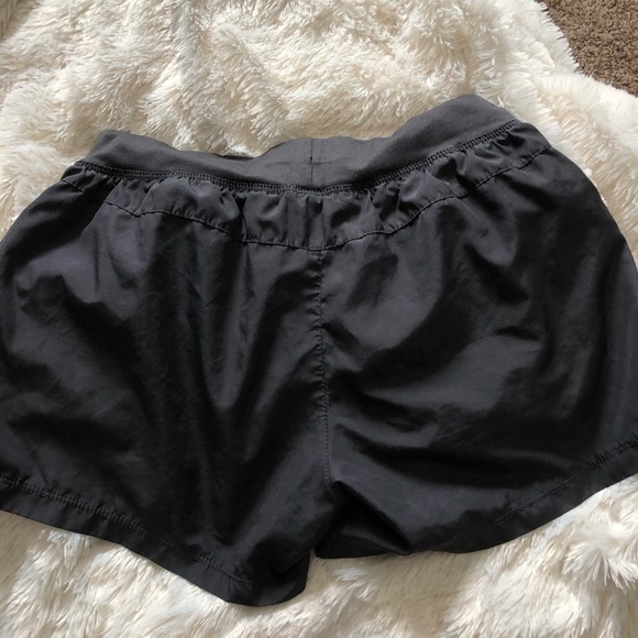 Athletic shorts - Picture 2 of 3